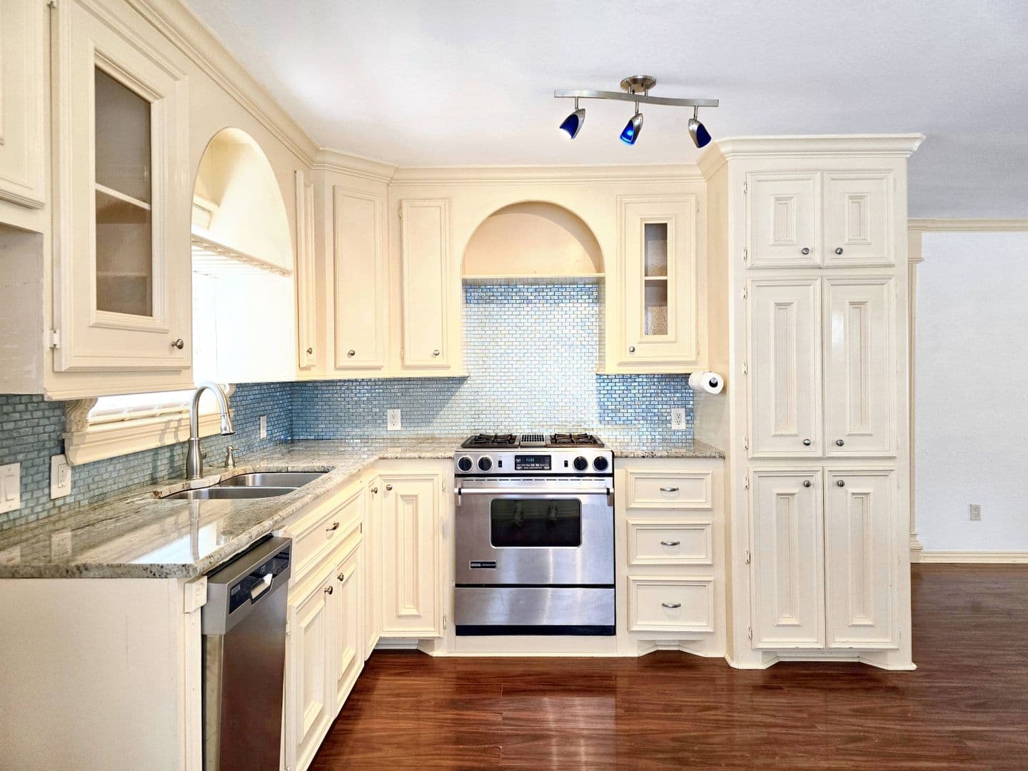 Houston House: 828 E 39th St.