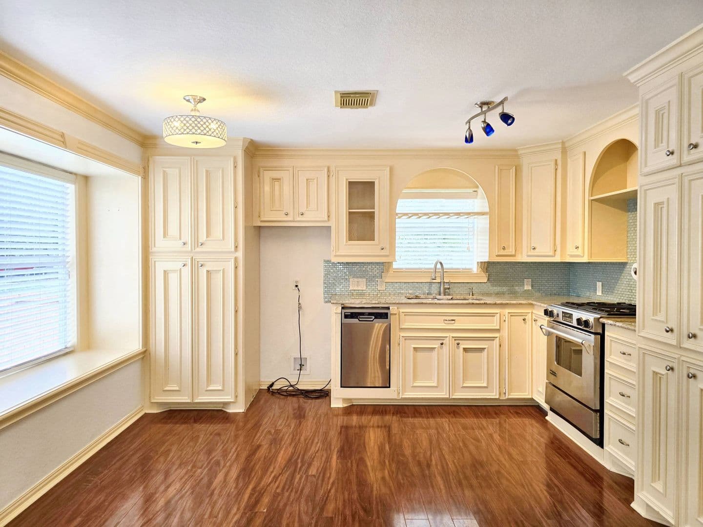 Houston House: 828 E 39th St.