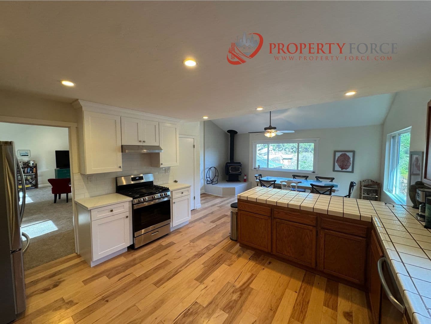 Pacifica House: 1519 Perez Dr