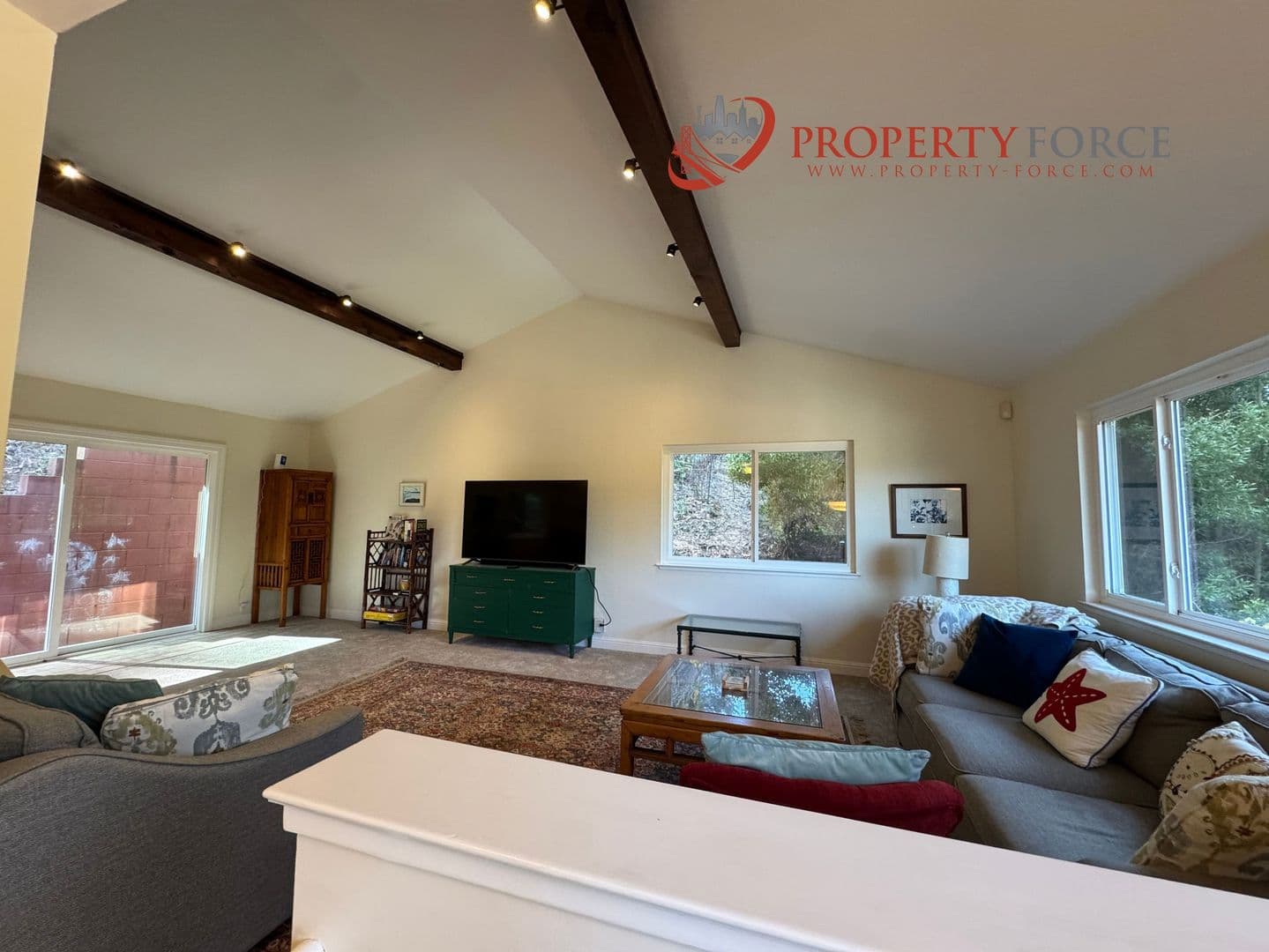 Pacifica House: 1519 Perez Dr