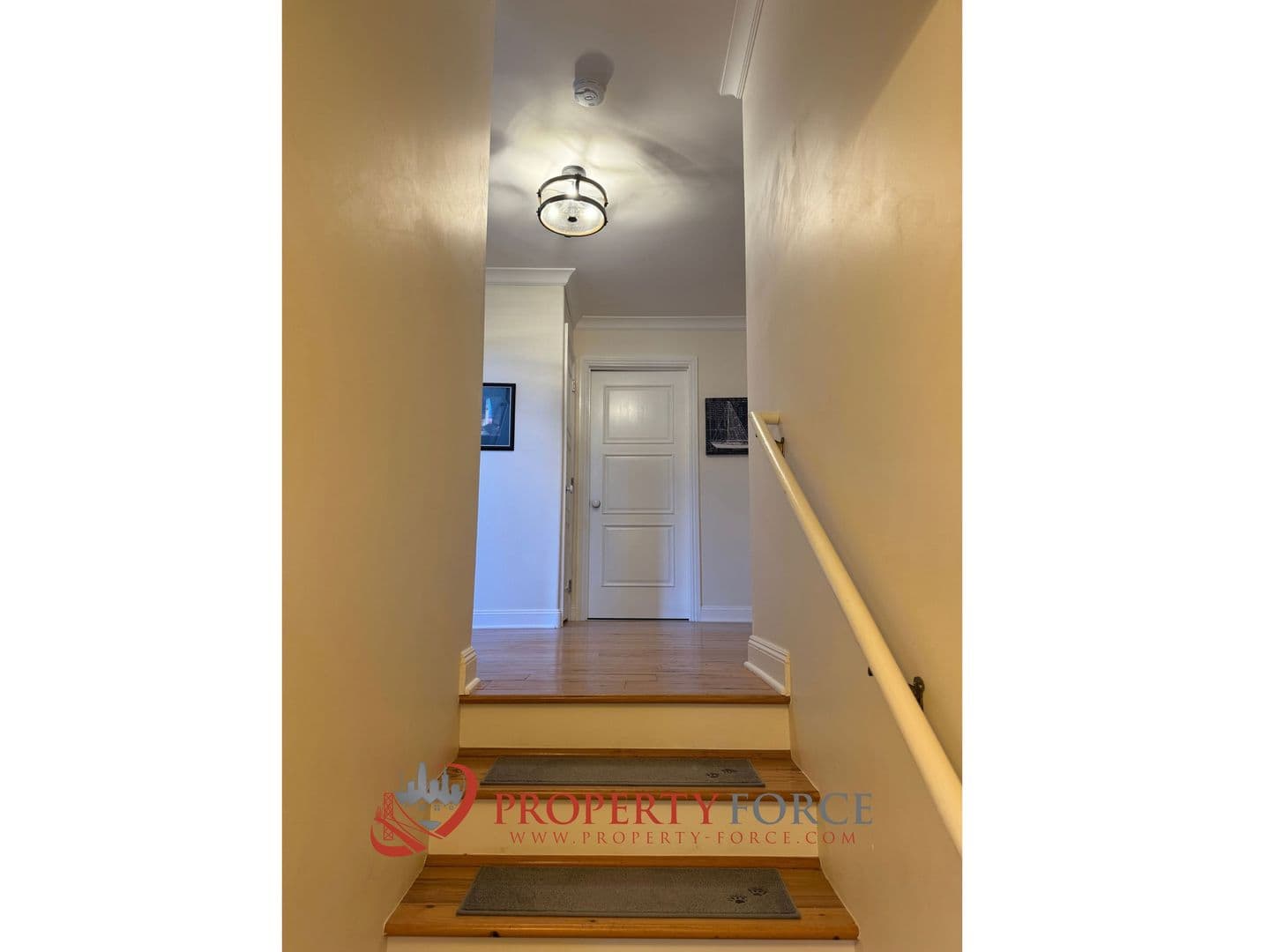 Pacifica House: 1519 Perez Dr