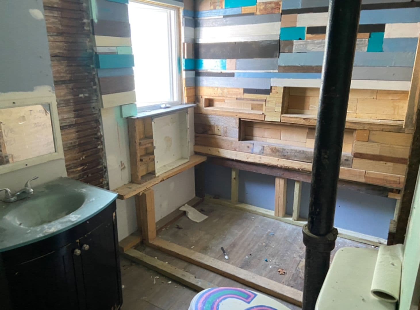 Centralia House: 115 N Cherry