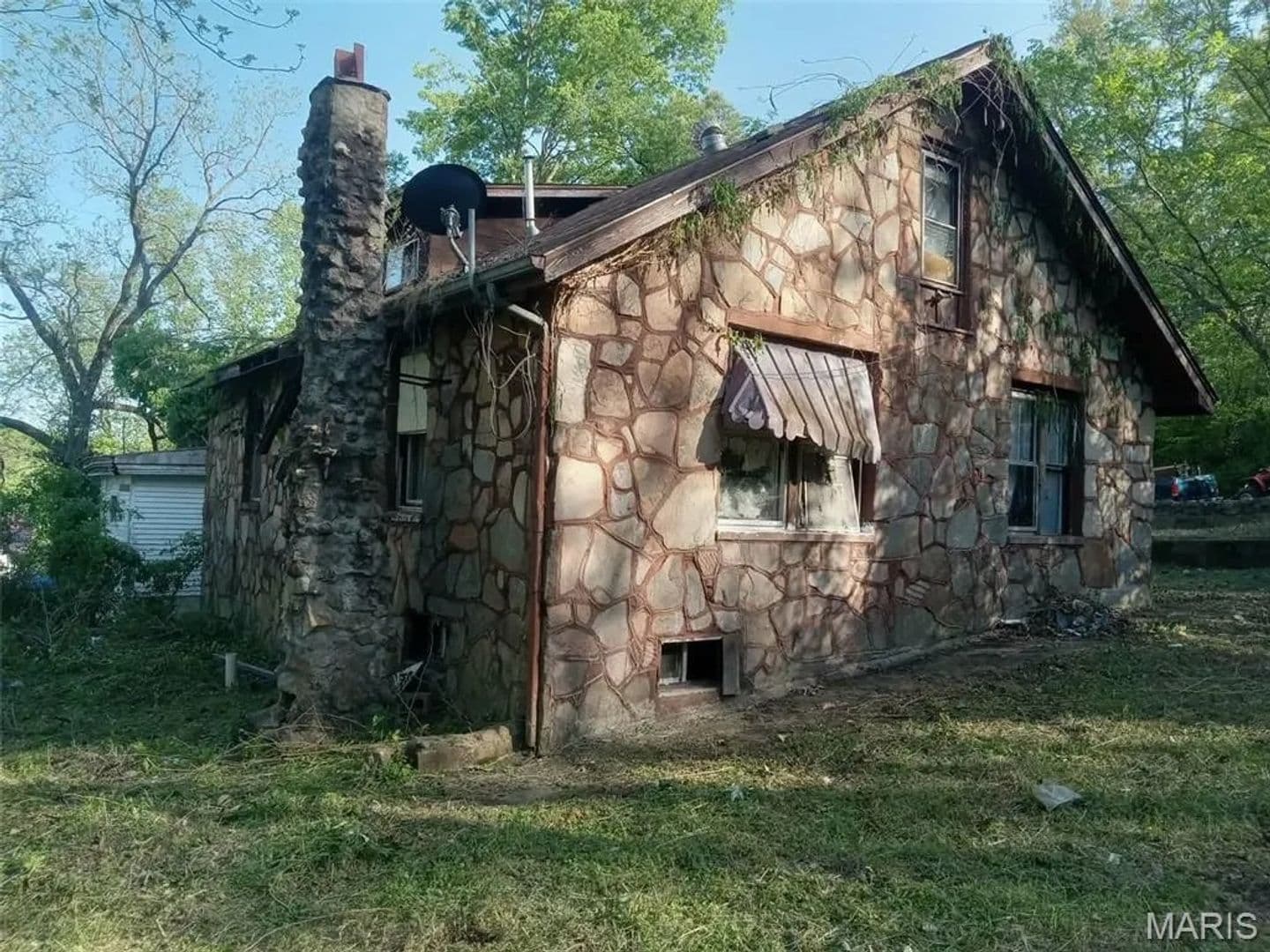Newburg House: 255 West 3rd St