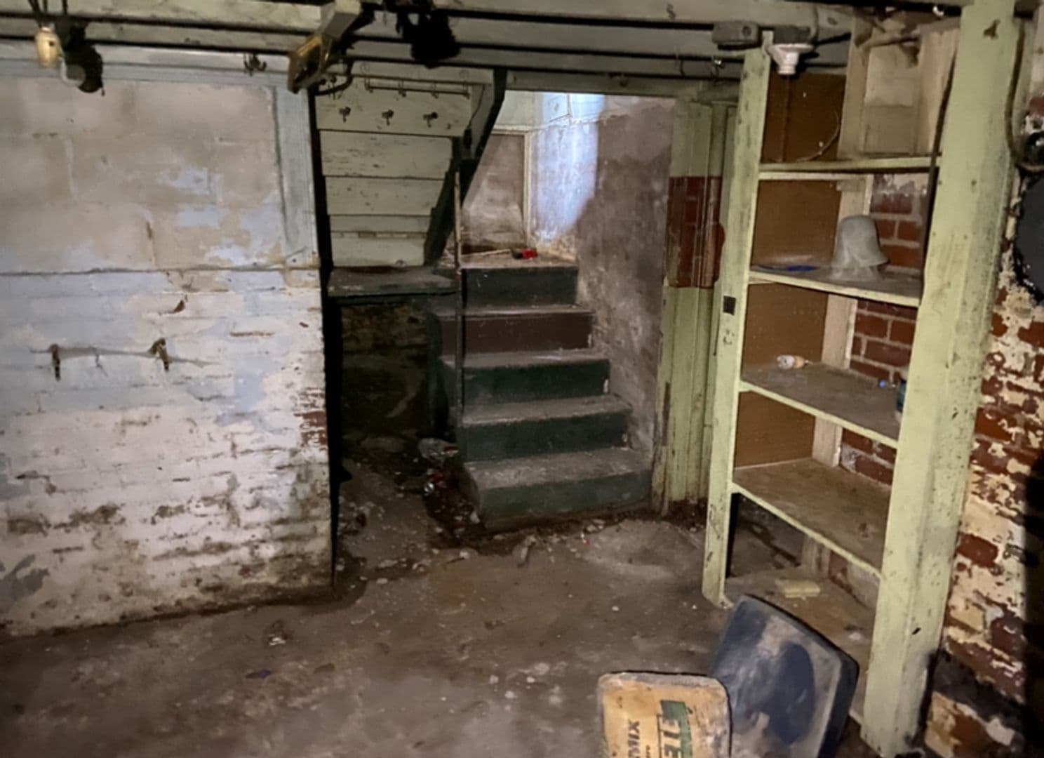 Centralia House: 115 N Cherry