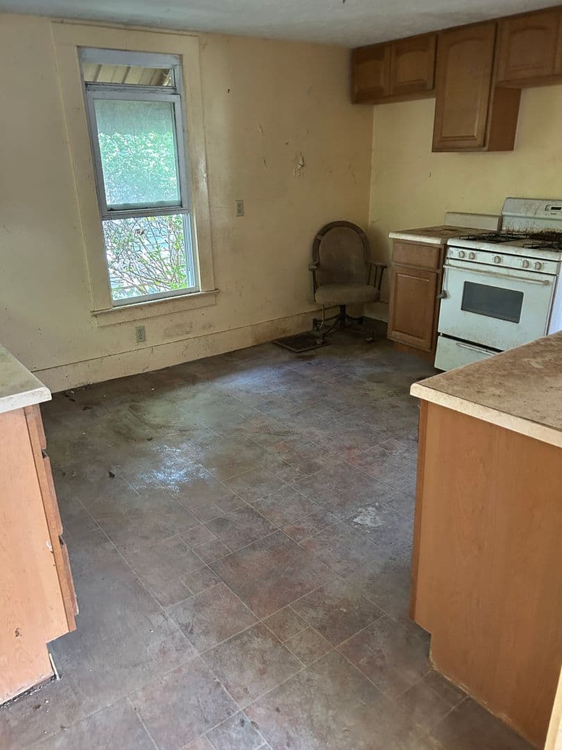 DuQuoin House: 317 E South St