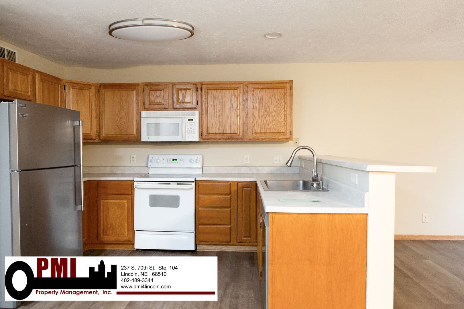 Lincoln House: 6843 S 89th St