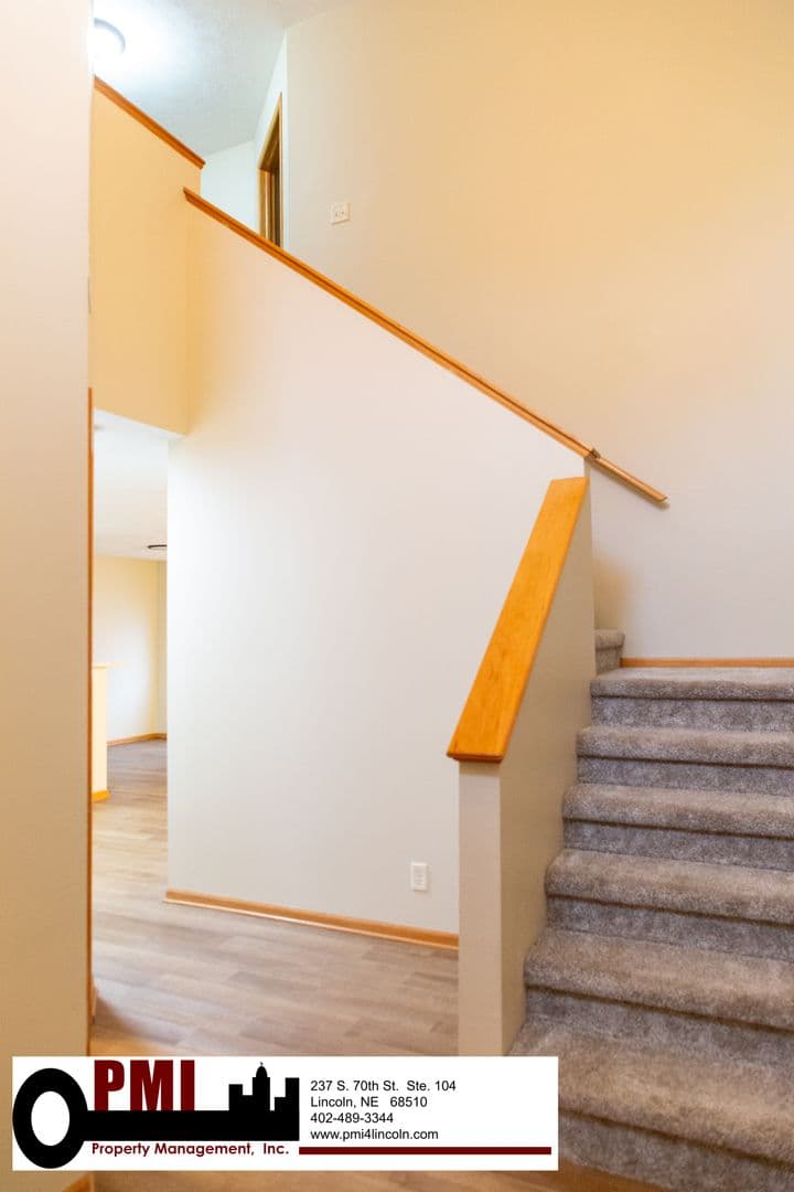 Lincoln House: 6843 S 89th St