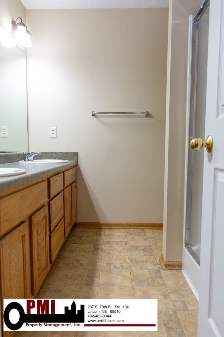 Lincoln House: 6843 S 89th St