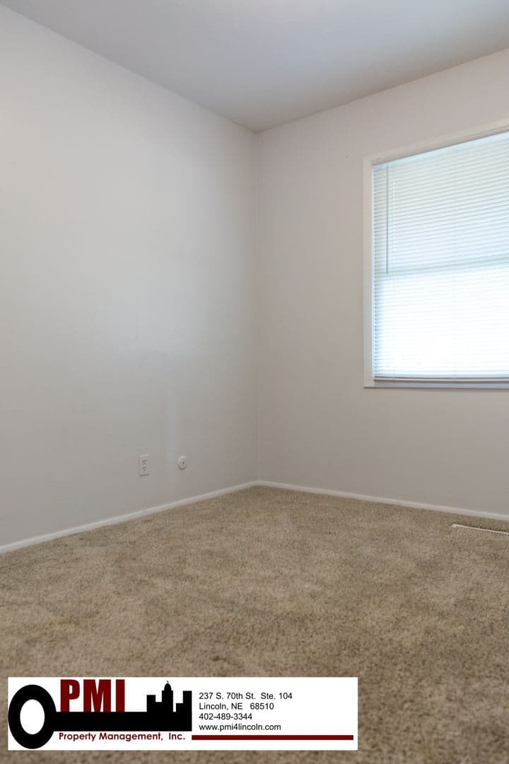 Lincoln House: 8030 N. Hazelwood Dr.