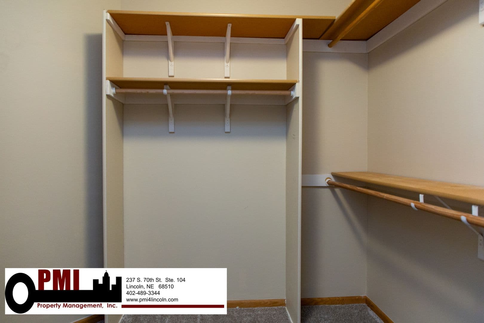 Lincoln House: 6843 S 89th St
