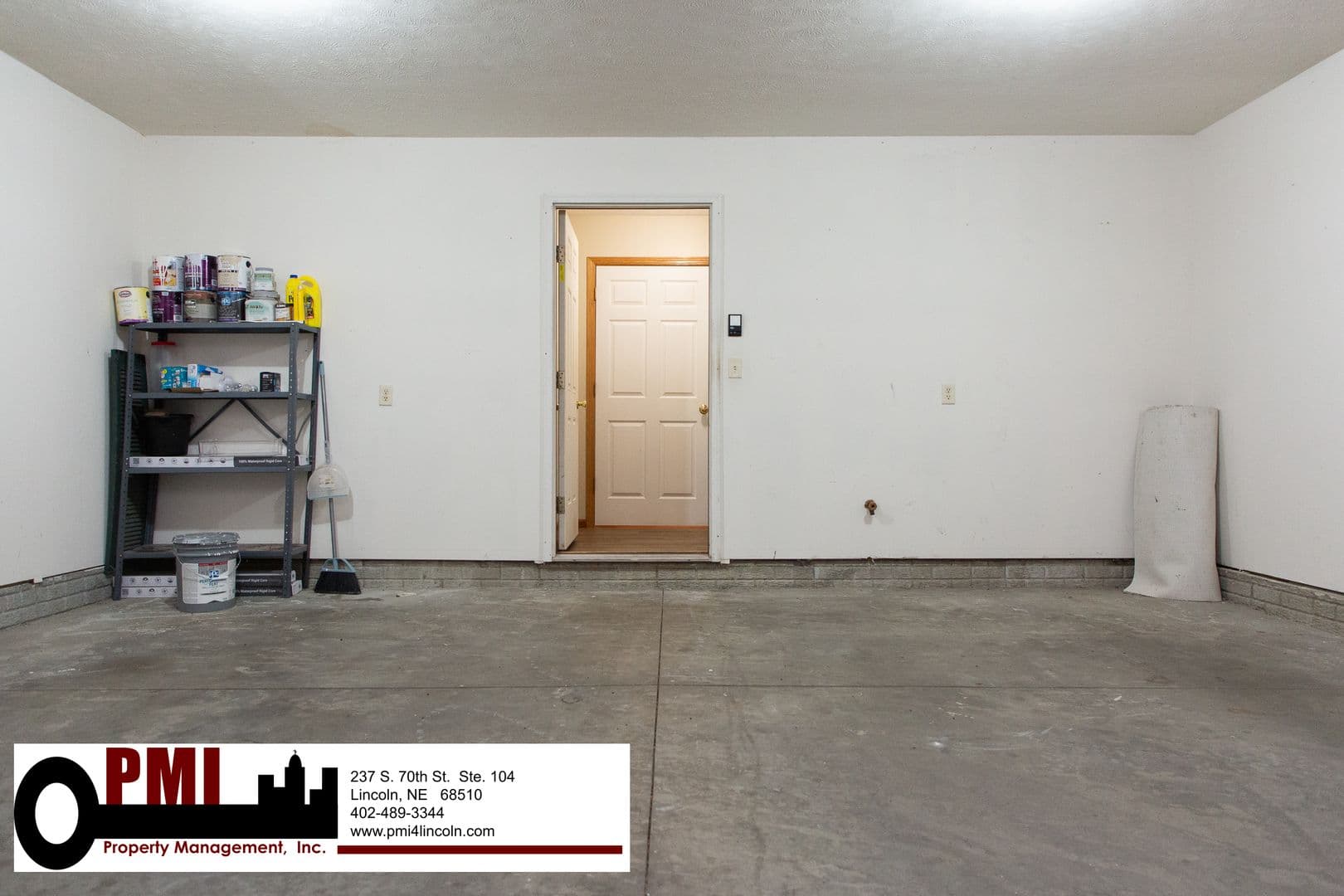 Lincoln House: 6843 S 89th St
