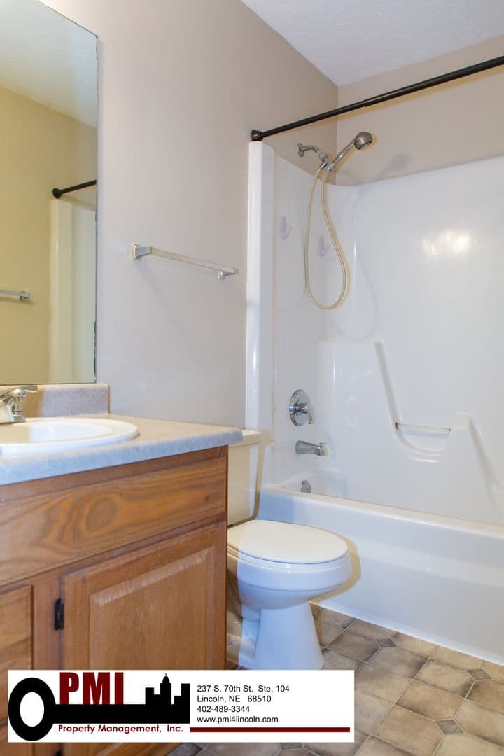 Lincoln House: 6843 S 89th St