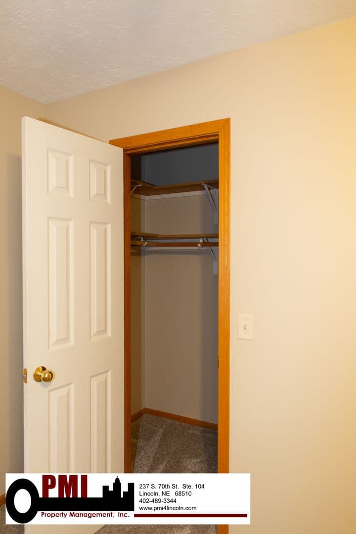 Lincoln House: 6843 S 89th St