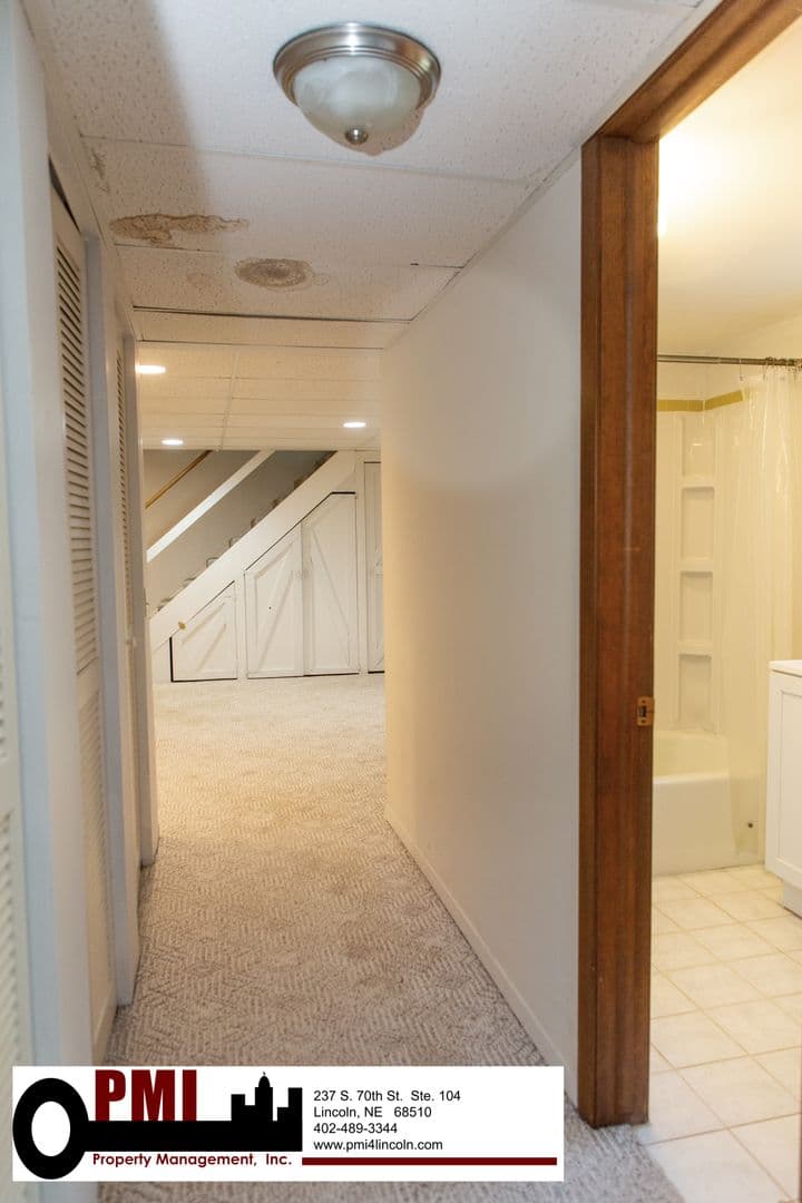 Lincoln House: 8030 N. Hazelwood Dr.