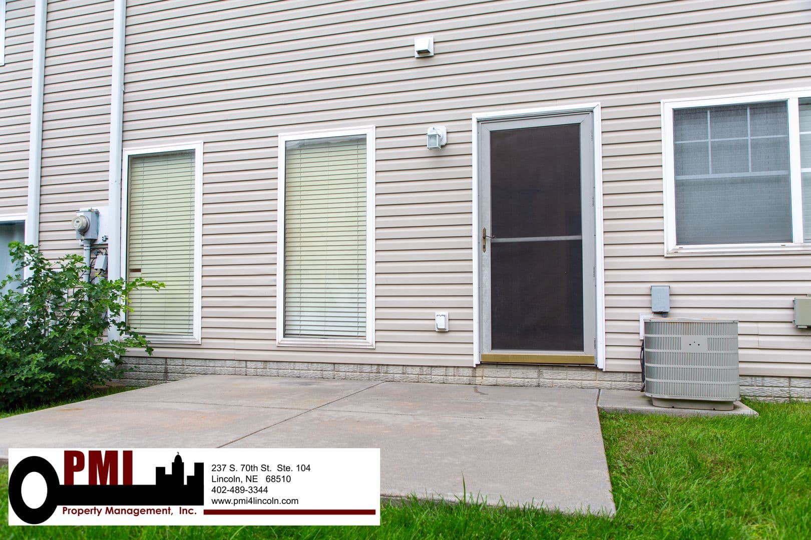 Lincoln House: 6843 S 89th St