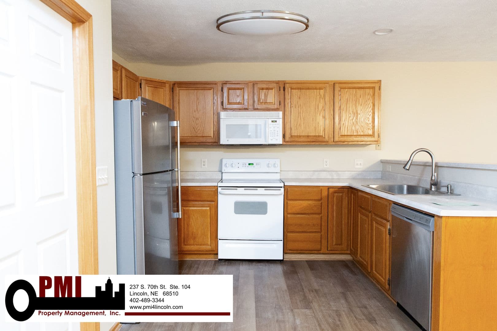 Lincoln House: 6843 S 89th St