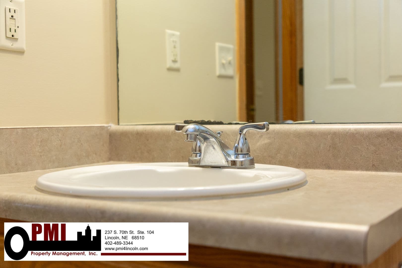 Lincoln House: 6843 S 89th St