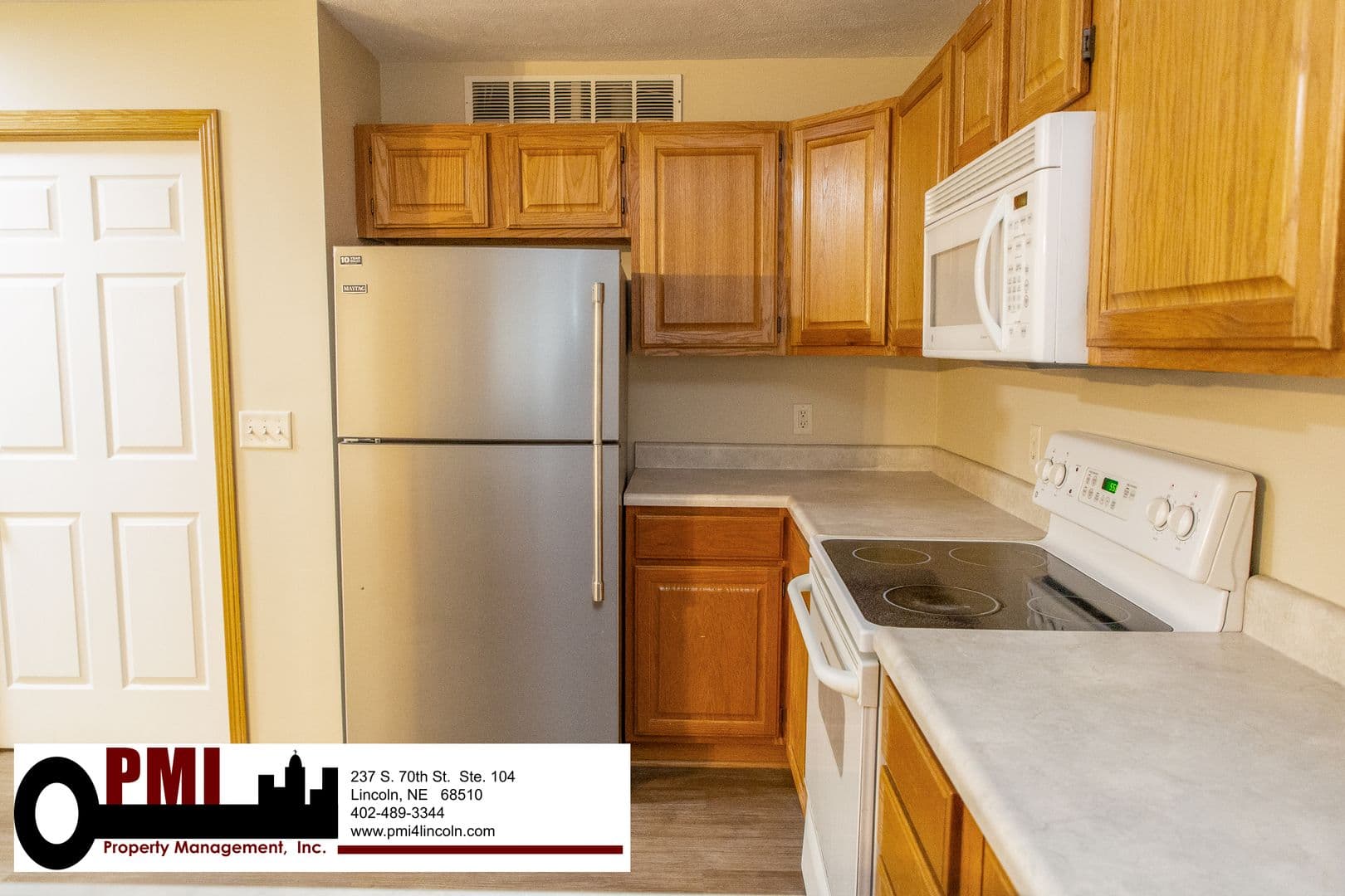 Lincoln House: 6843 S 89th St