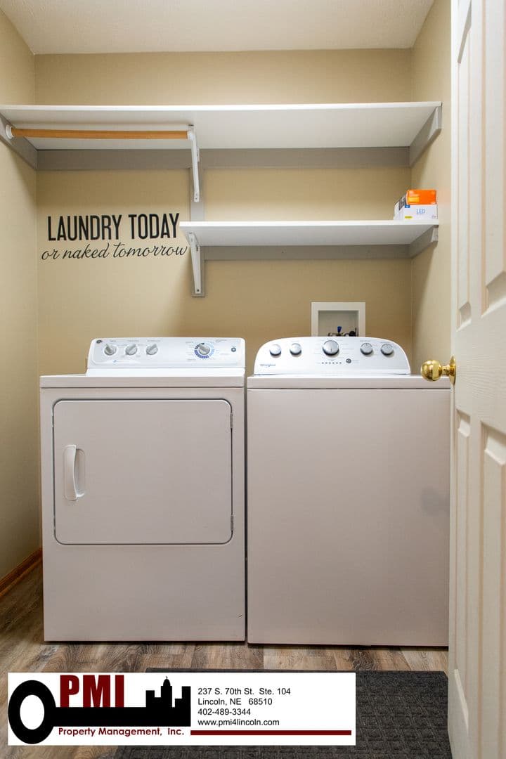 Lincoln House: 6926 Naples Dr