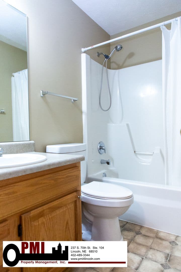 Lincoln House: 6926 Naples Dr
