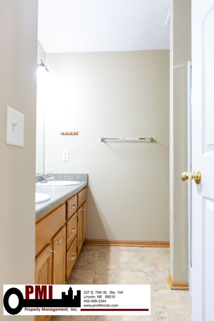 Lincoln House: 6926 Naples Dr