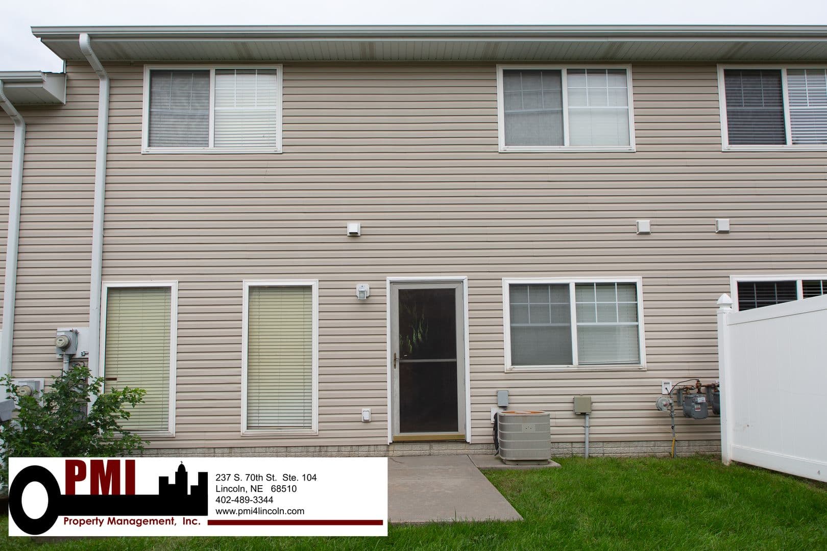 Lincoln House: 6843 S 89th St