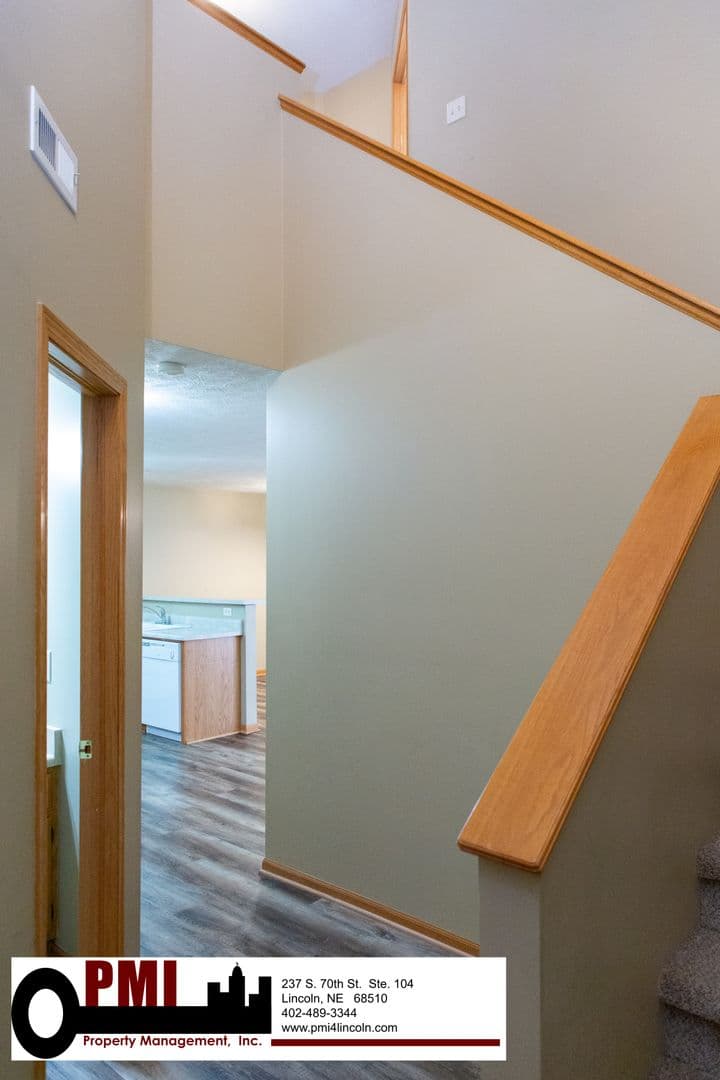 Lincoln House: 6926 Naples Dr