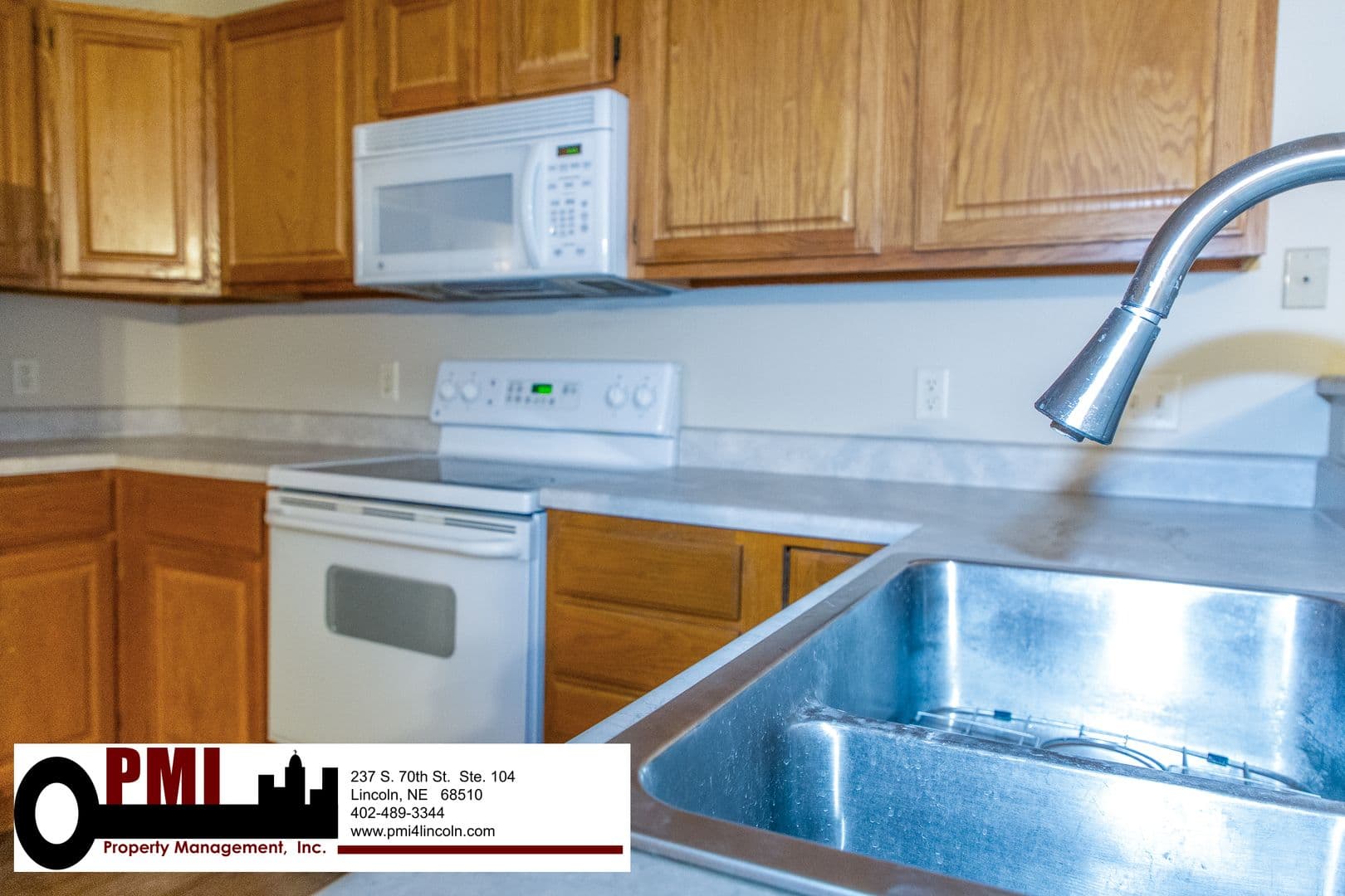 Lincoln House: 6843 S 89th St