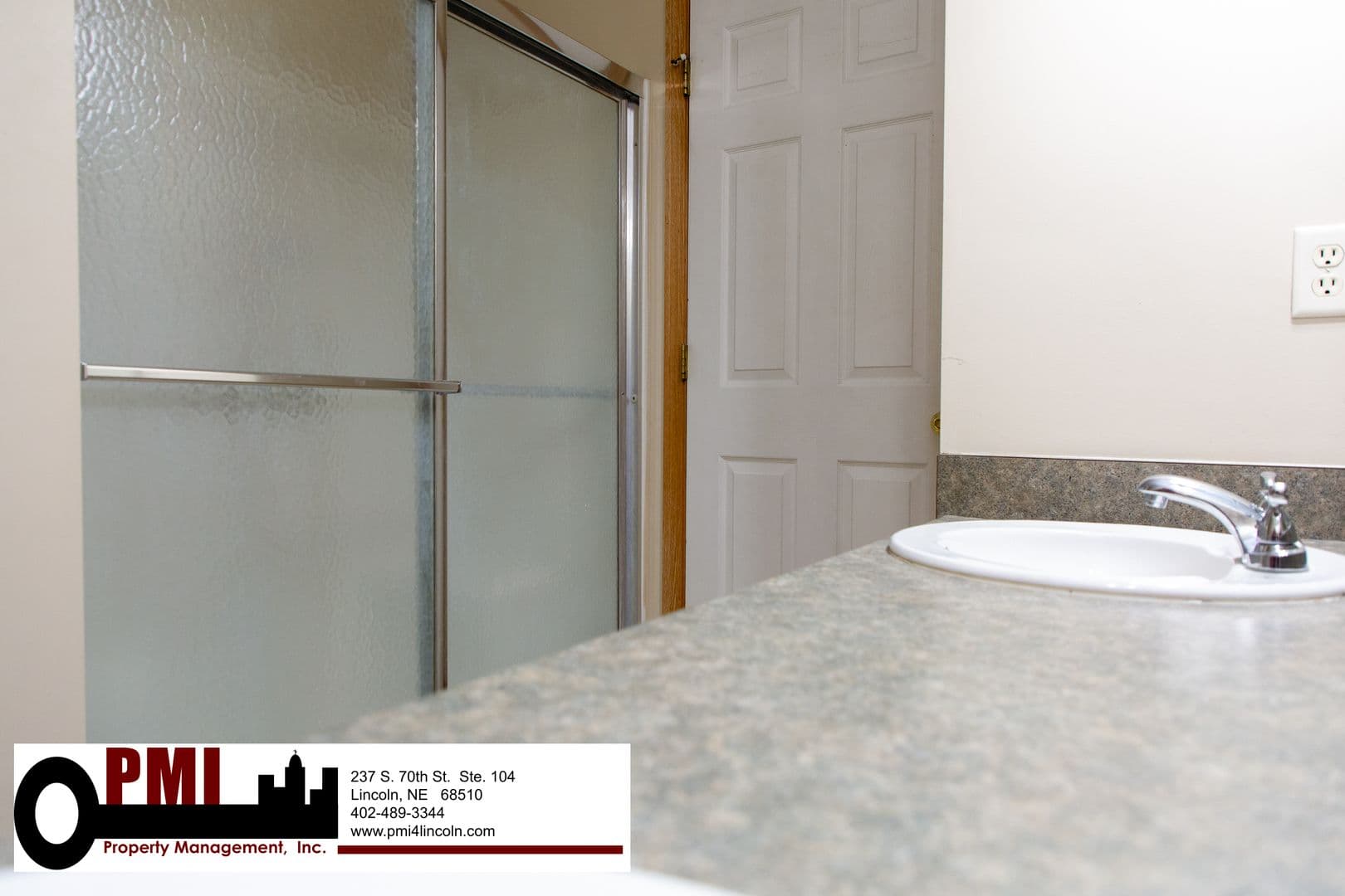 Lincoln House: 6843 S 89th St