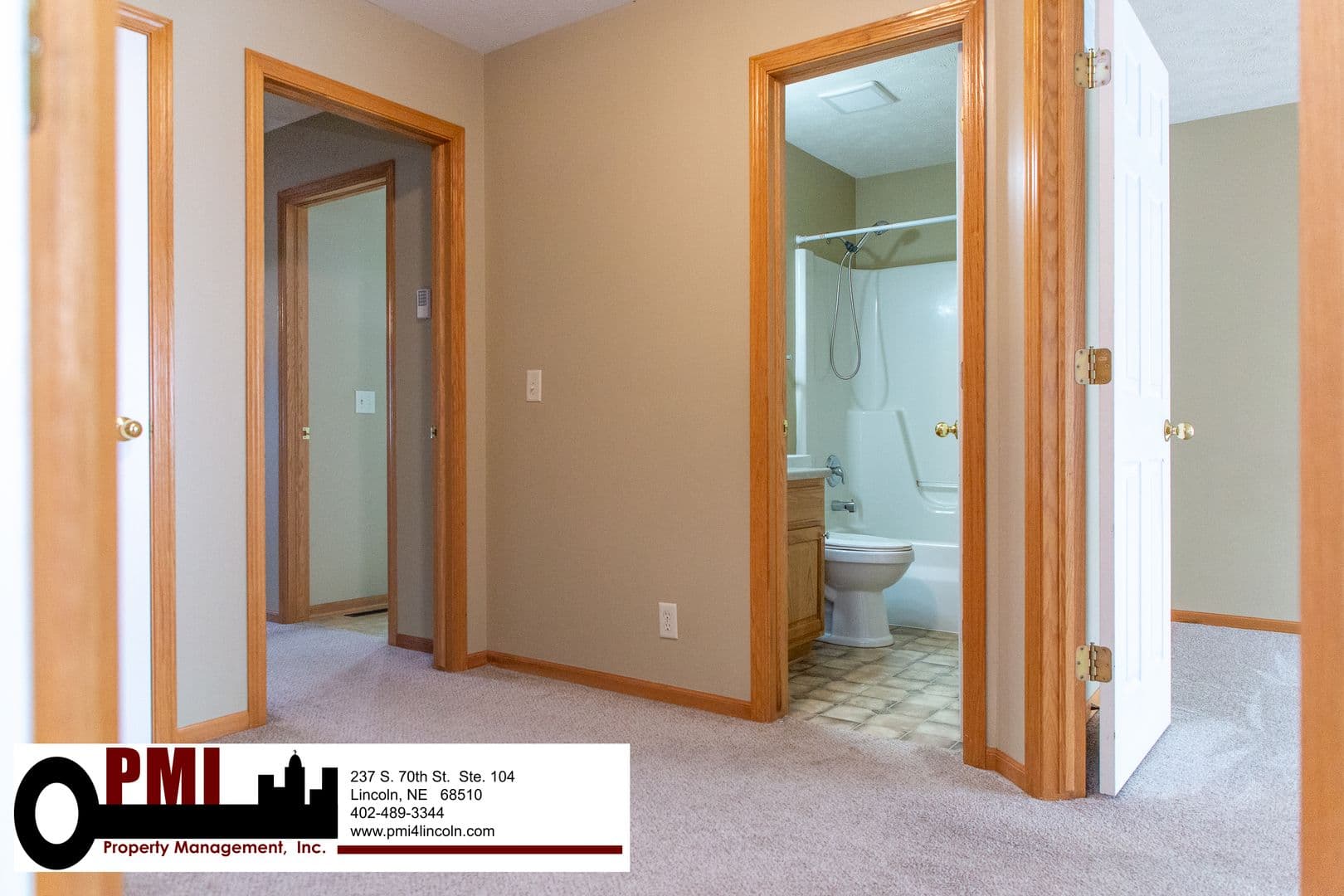 Lincoln House: 6926 Naples Dr