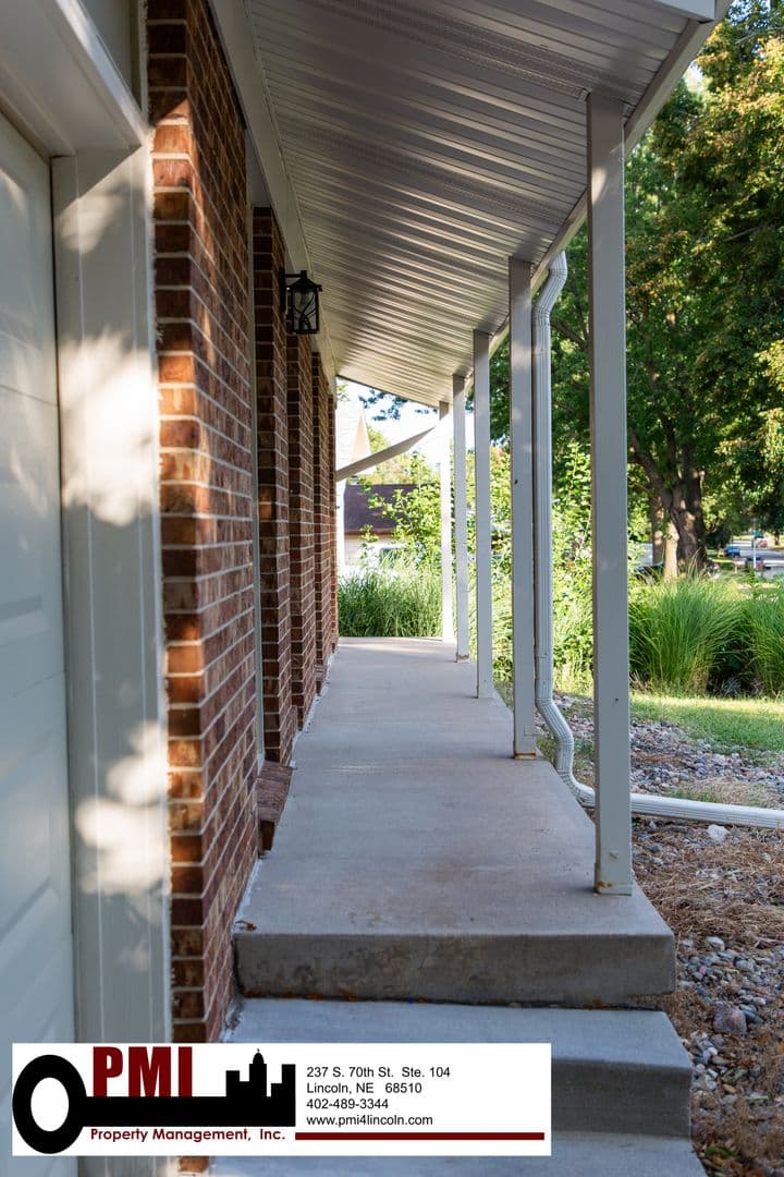 Lincoln House: 8030 N. Hazelwood Dr.