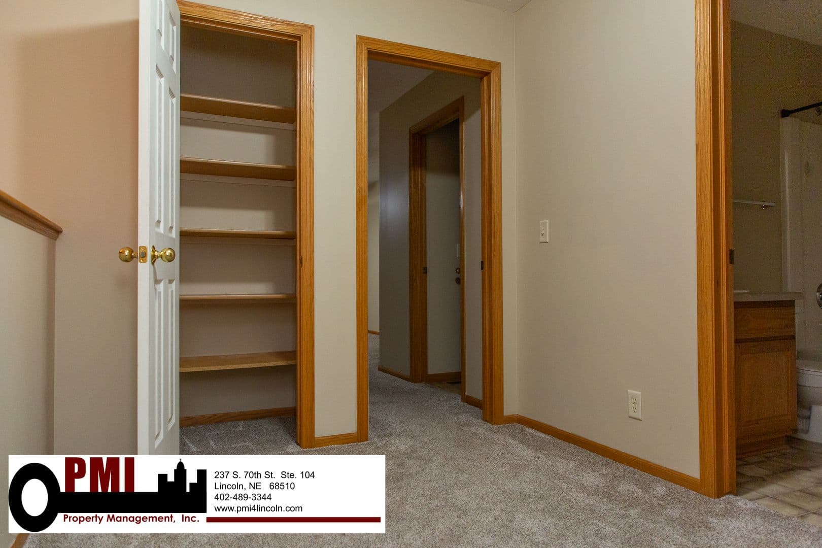 Lincoln House: 6843 S 89th St