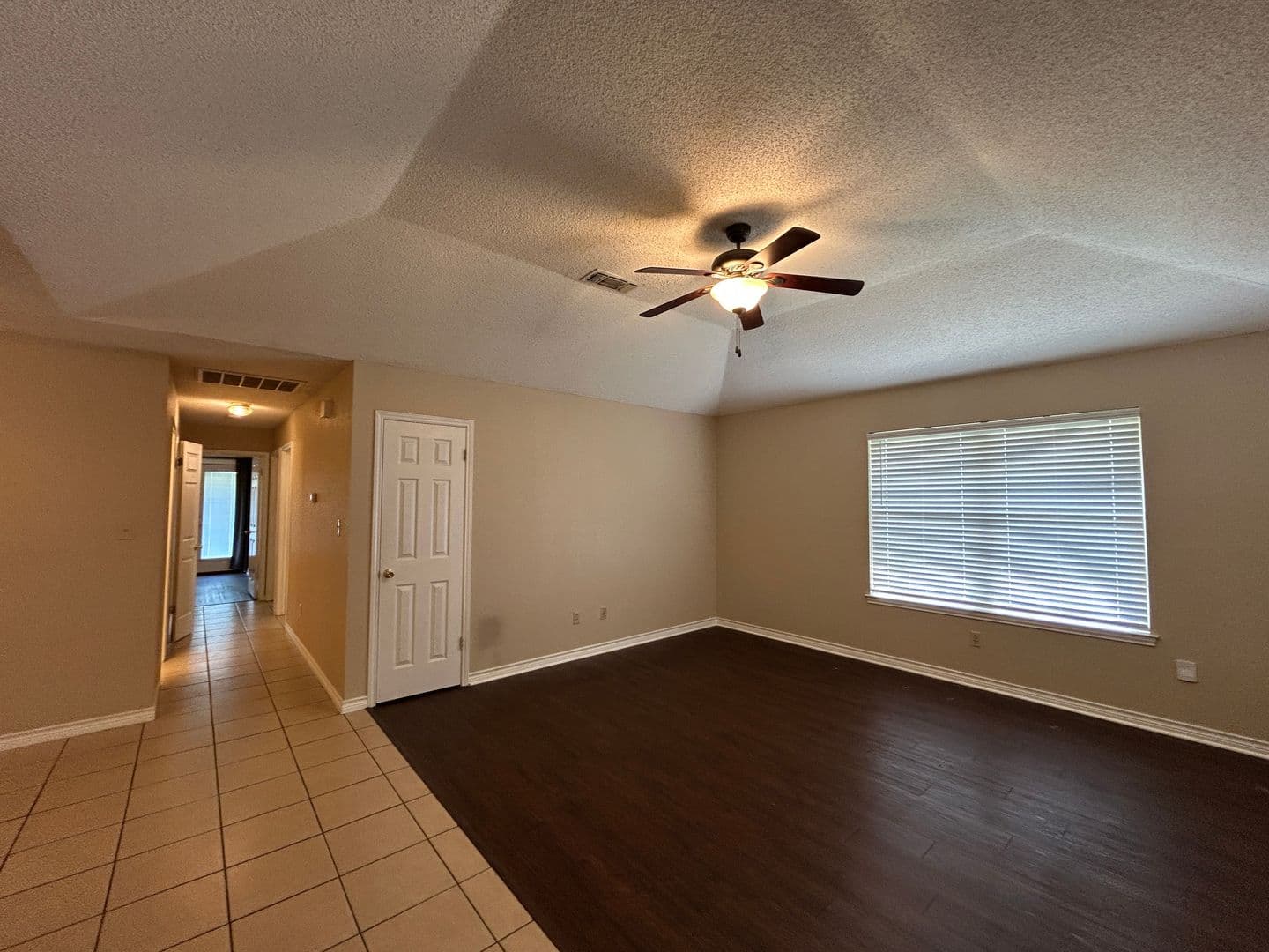 New Braunfels House: 1642 W County Line Rd