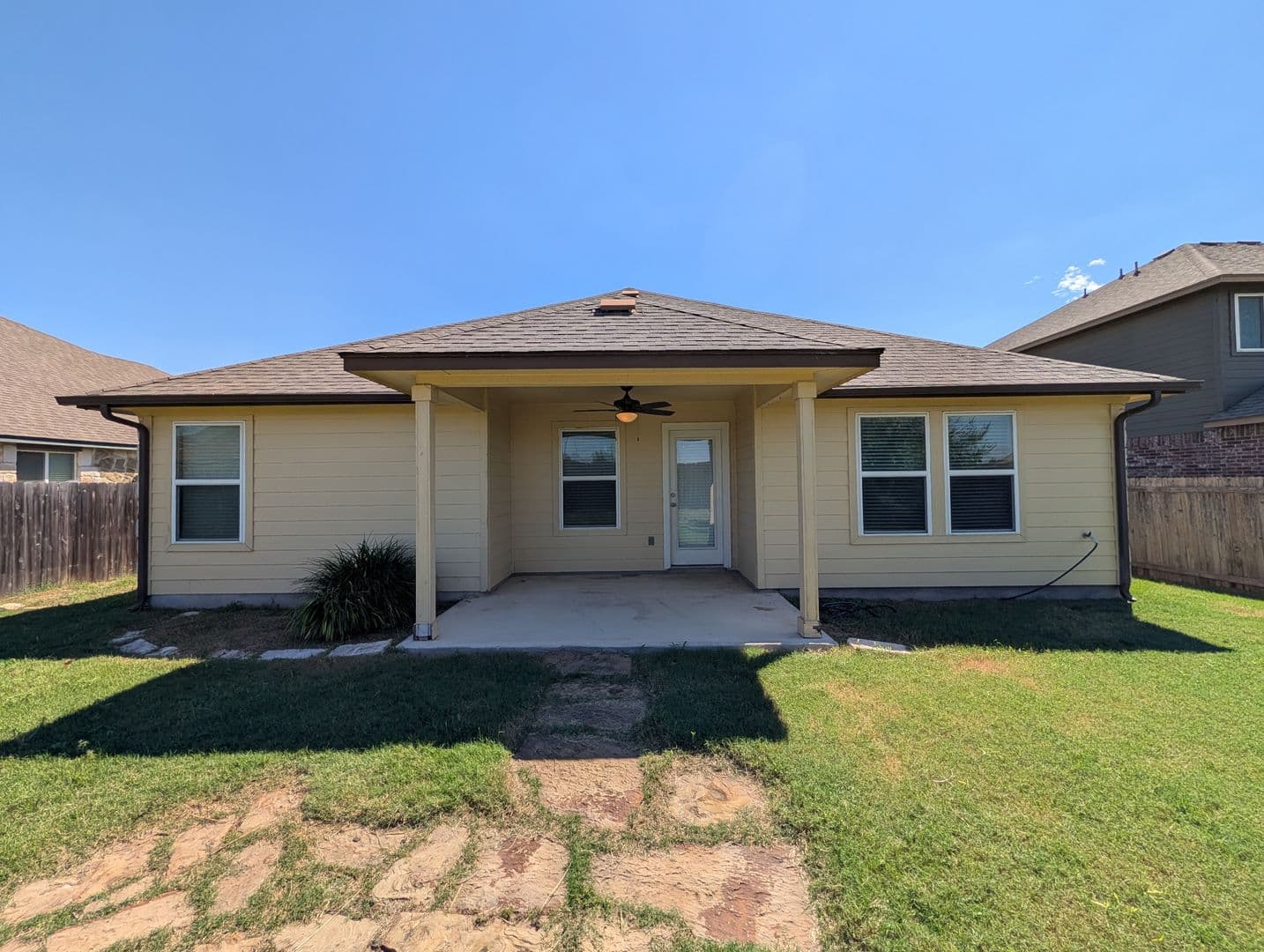 New Braunfels House: 1337 Lauren St