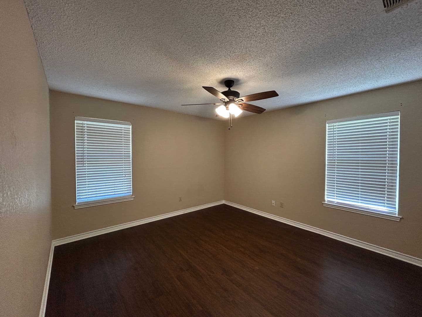 New Braunfels House: 1642 W County Line Rd