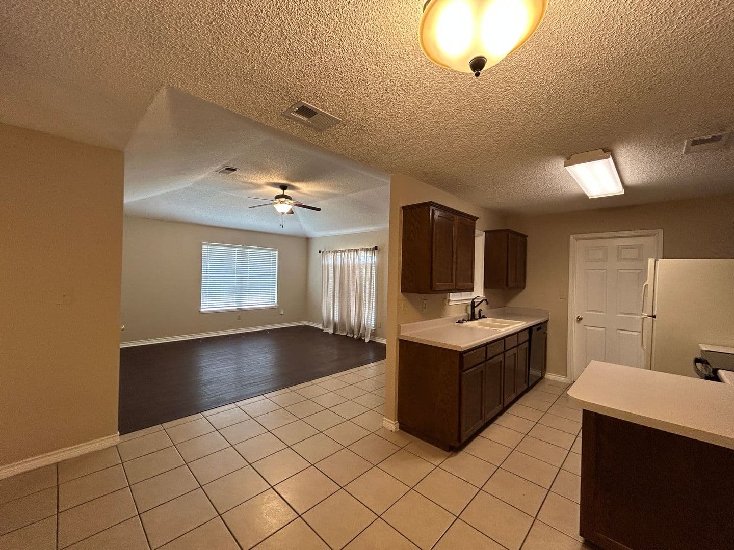 New Braunfels House: 1642 W County Line Rd