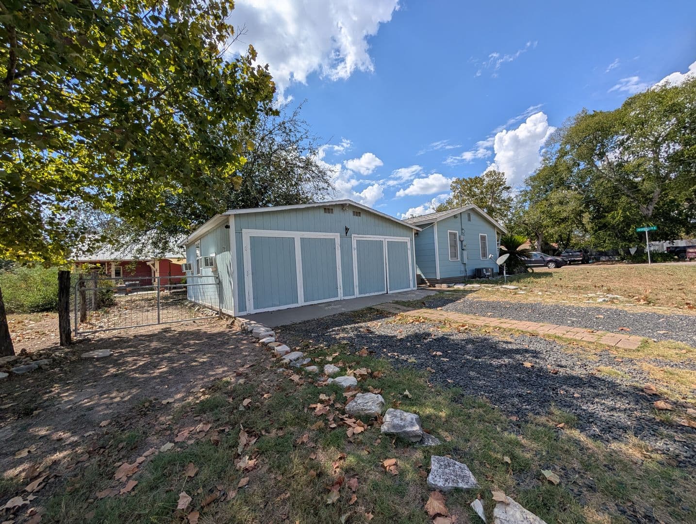New Braunfels House: 890 Josephine