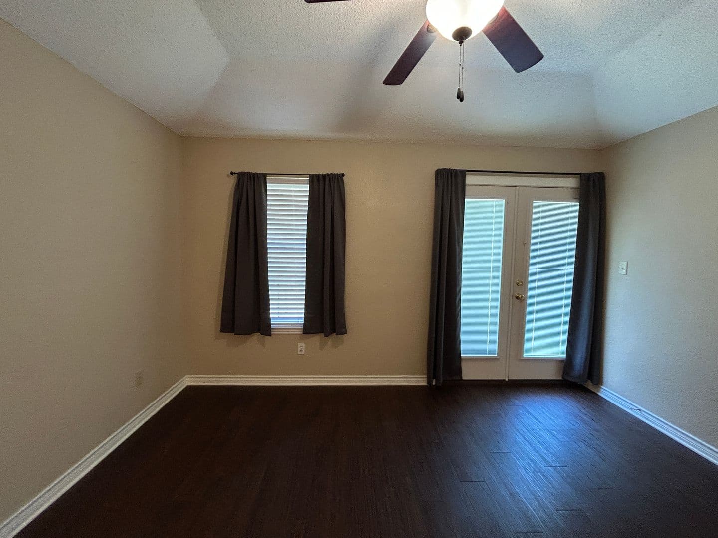New Braunfels House: 1642 W County Line Rd