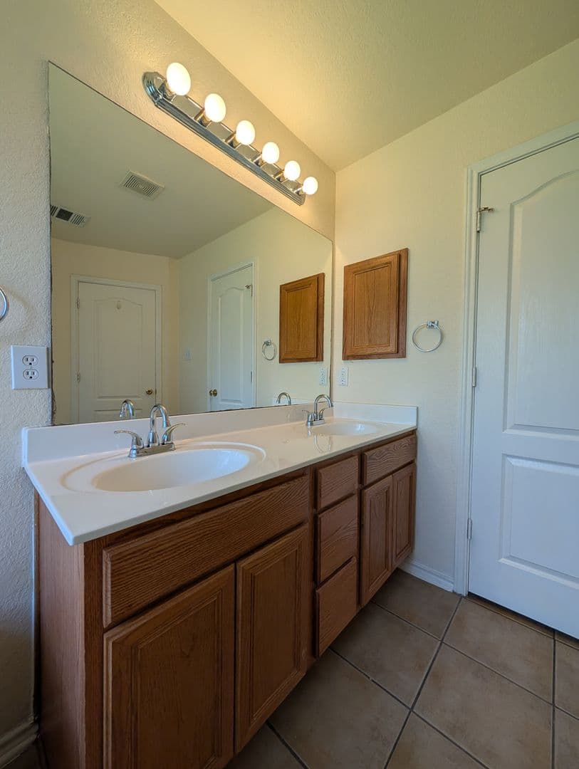 New Braunfels House: 268 Goliad