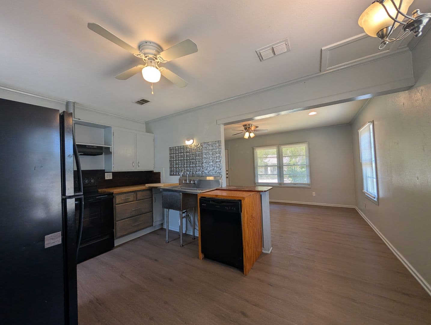 New Braunfels House: 890 Josephine