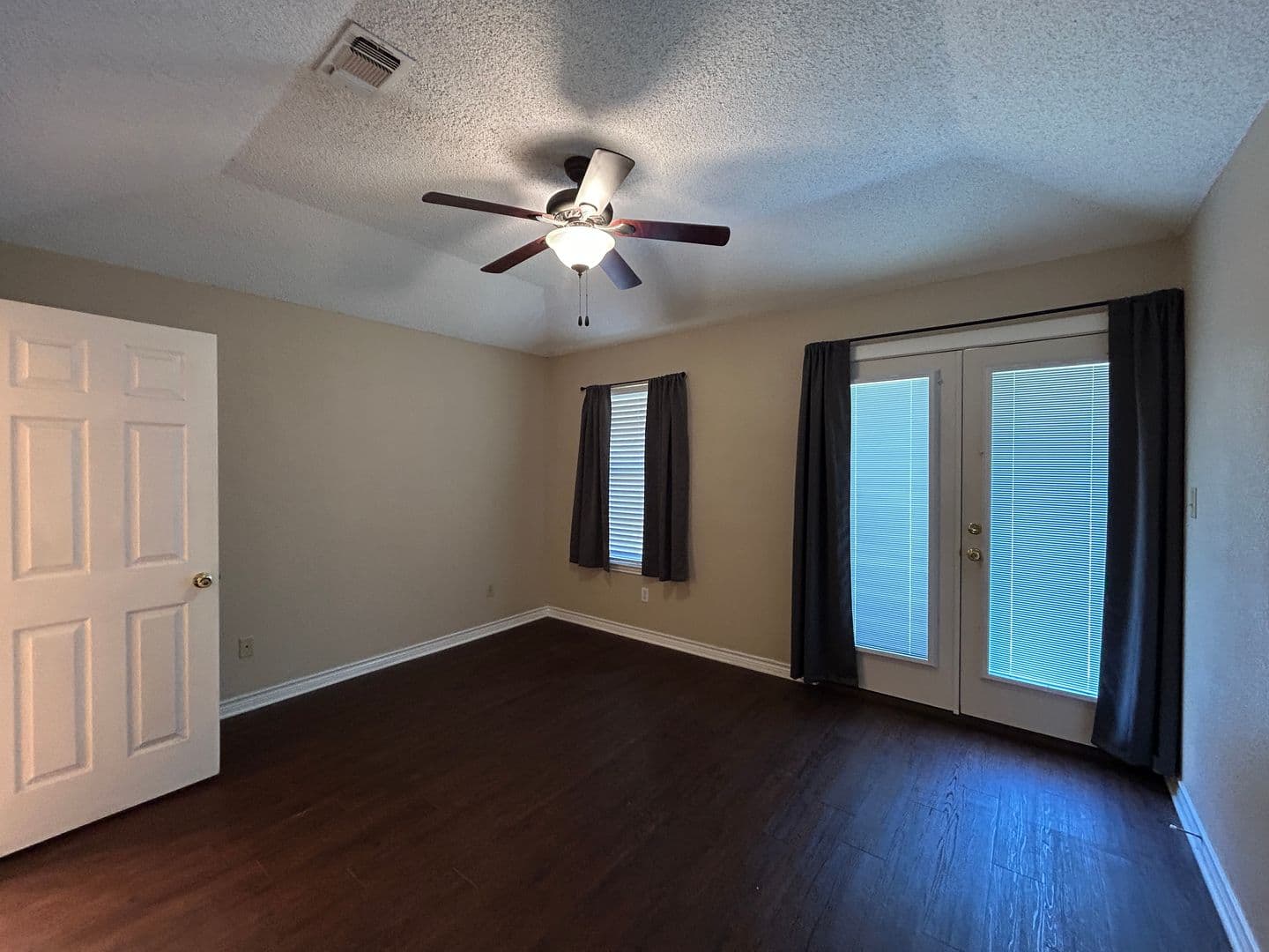 New Braunfels House: 1642 W County Line Rd