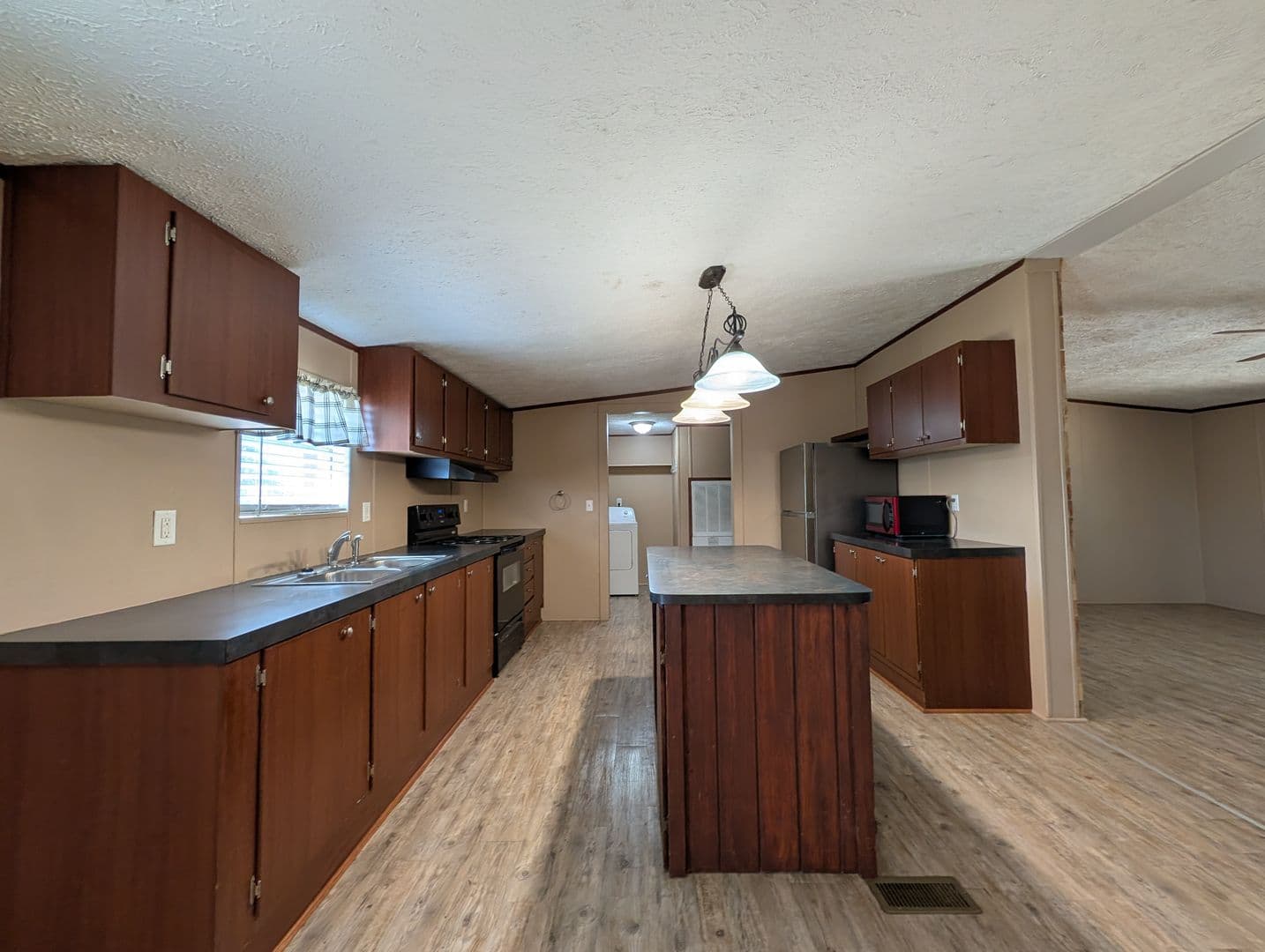 New Braunfels House: 135 Water Hole Lane