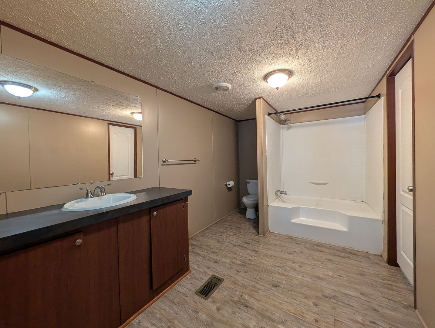 New Braunfels House: 135 Water Hole Lane