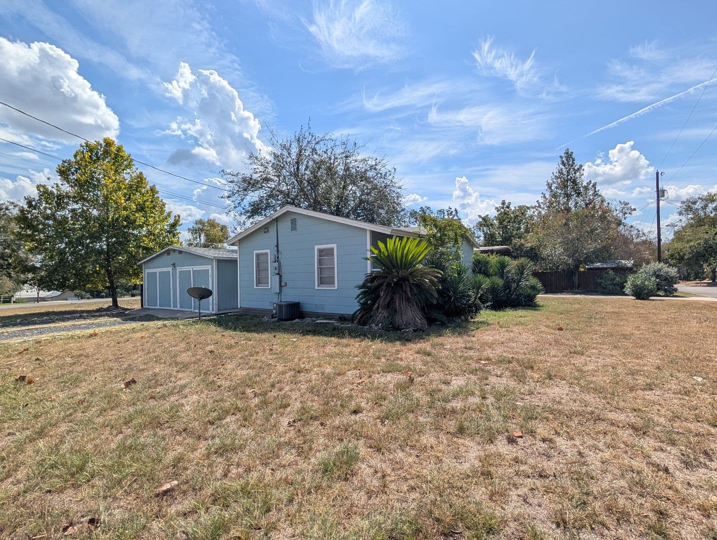 New Braunfels House: 890 Josephine