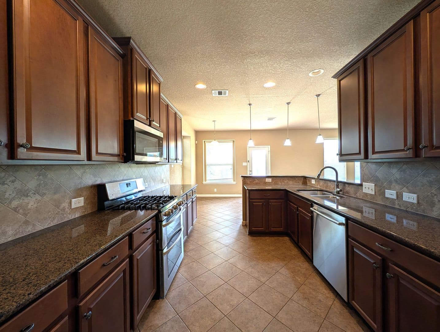 New Braunfels House: 212 Oak Creek Way