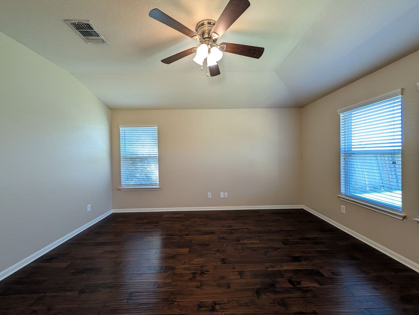 New Braunfels House: 1337 Lauren St