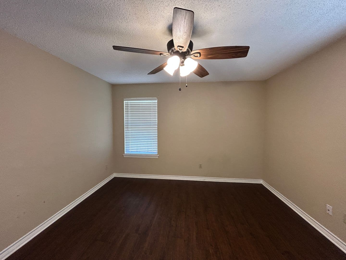 New Braunfels House: 1642 W County Line Rd