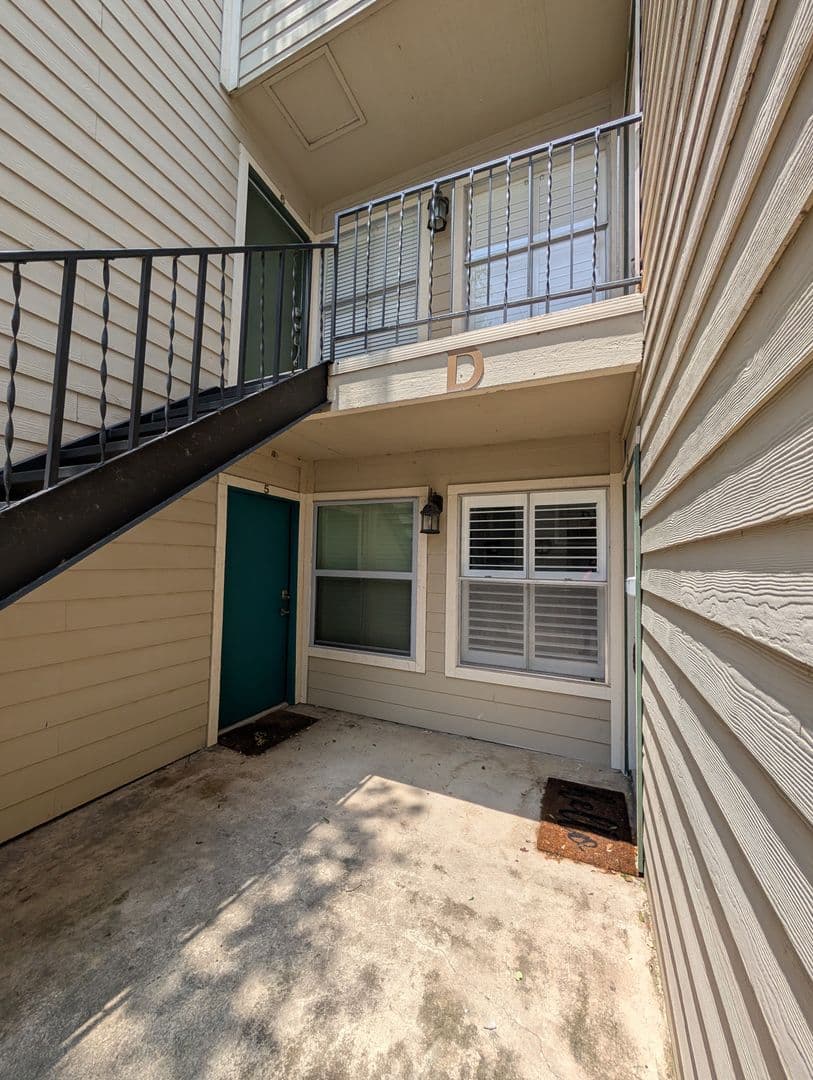 McQueeney House: 551 Terminal Loop Rd., #D5