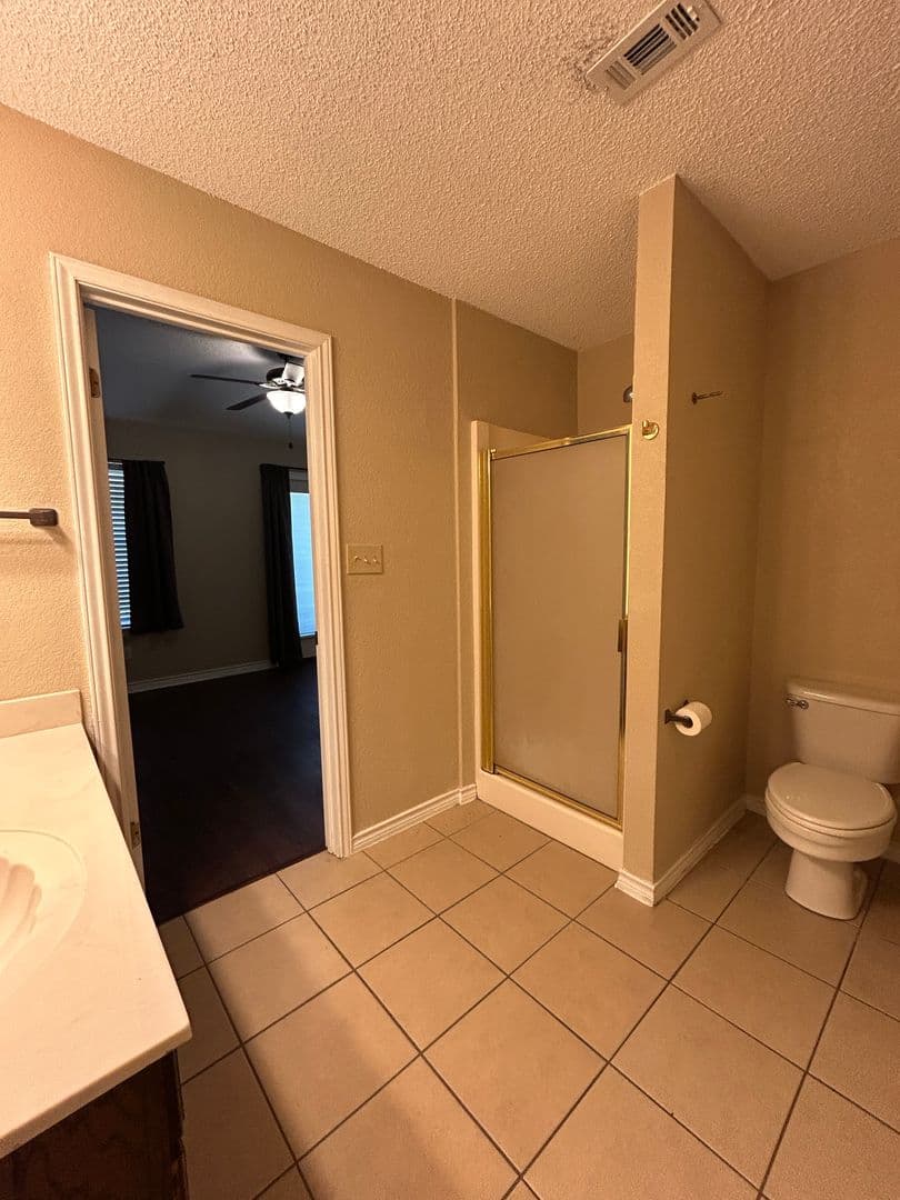 New Braunfels House: 1642 W County Line Rd