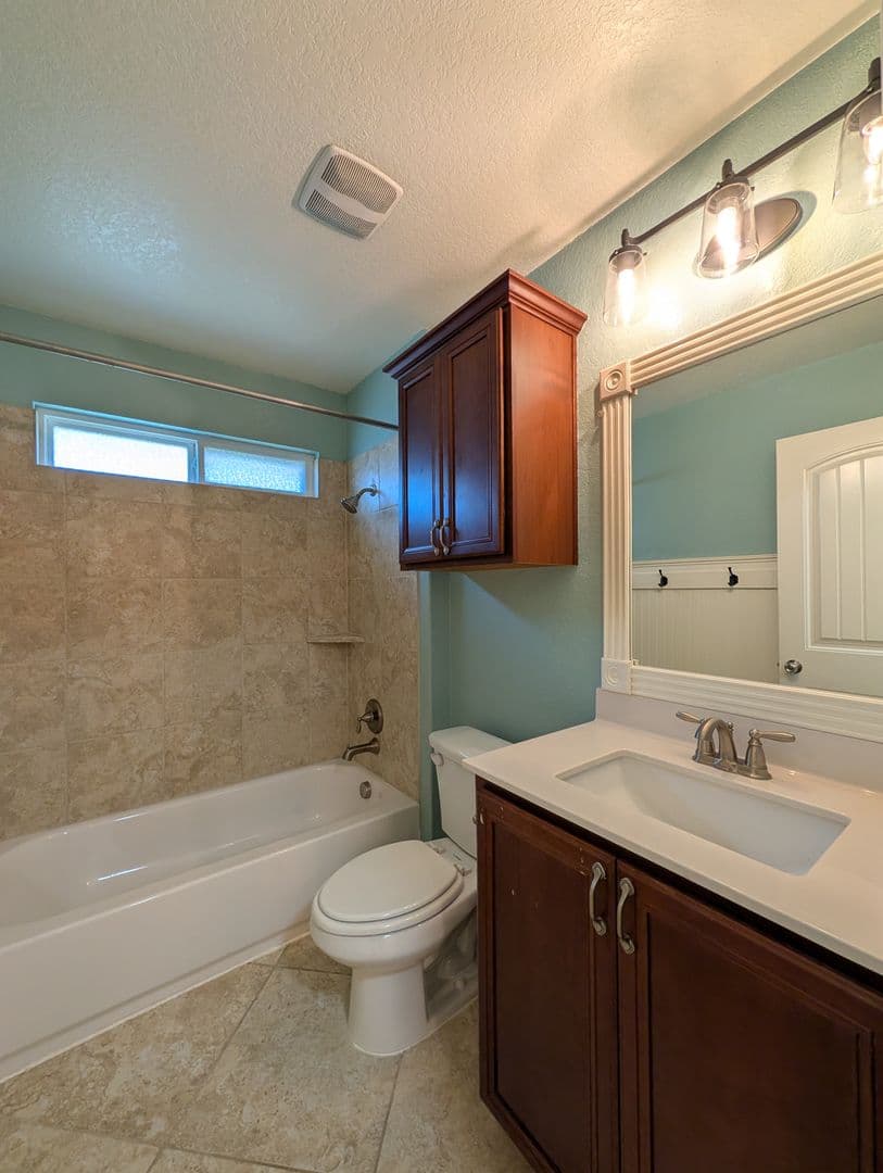 New Braunfels House: 1337 Lauren St
